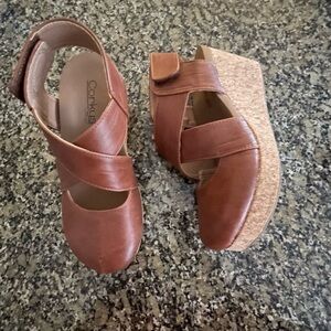 Corkys women’s closed toe wedge sandals size 7 Style name: Case Closed